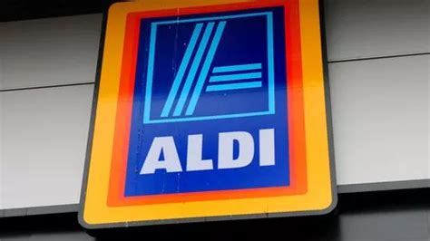 Knife Wielding Thug Stabs Glasgow Aldi Cashier As Brave Supermarket