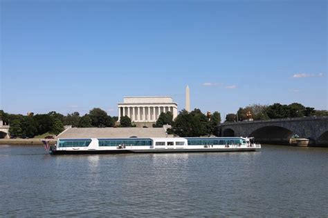 Washington DC Premier Dinner Cruise: Triphobo