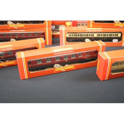 Boxed Hornby Oo Gauge Items Of Rolling Stock To Include R