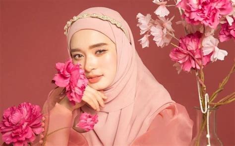 Outfit Serba Pink Inara Rusli Gabungan Keanggunan Dan Syariah Ala Song Hye Kyo