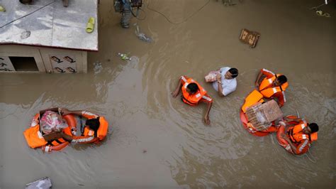 Landslide in India leaves 10 dead, more than 100 feared trapped - ABC News