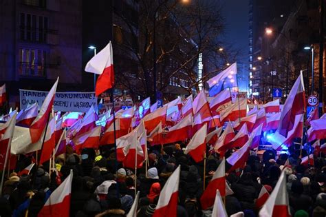 Marsz Pis Stycznia Protest Wolnych Polak W Przejdzie Ulicami