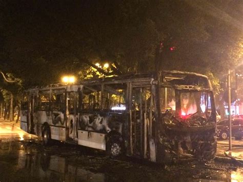 G Nibus Pega Fogo No Leblon Not Cias Em Rio De Janeiro