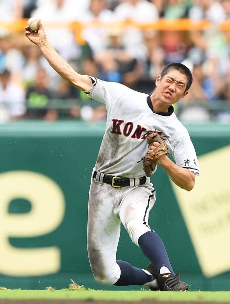 夏の高校野球：攻守で存在感を示した興南の遊撃手・勝連 毎日新聞