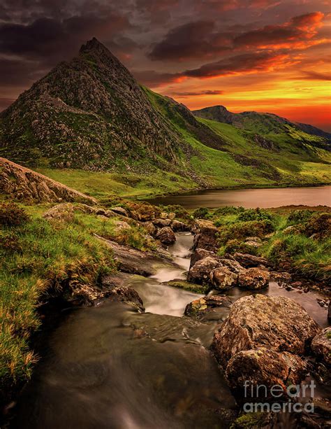 Llyn Ogwen And Tryfan Mountain Snowdonia Photograph By Adrian Evans