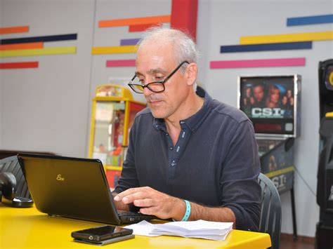 Mépris de classe Philippe Poutou raconte comment il a vécu le fou