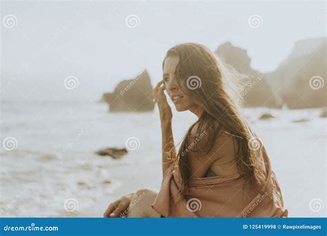 Brunette Woman Sitting Alone at the Beach Stock Photo - Image of expression, ocean: 125419998