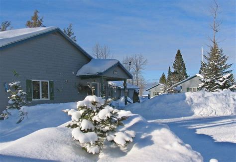 Snowmobile Lodging – Northern Michigan and the Upper Peninsula