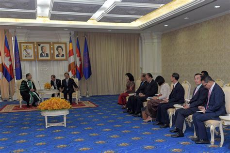 Le PM cambodgien reçoit le président de l Université Krirk ករសងពតមន