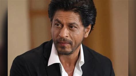 Potret Perdana Shah Rukh Khan Kembali Ke India Usai Kecelakaan Saat