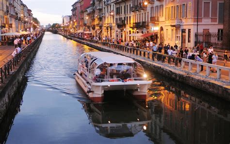 Ride in a boat on the canals of Milan, Milan