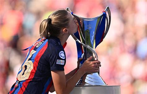 As 10 melhores jogadoras de futebol feminino do mundo da história e na