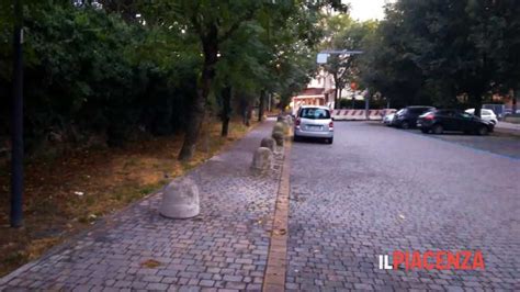 Degrado Urbano A Piacenza In Strada Delle Valli Hanno Ristretto La