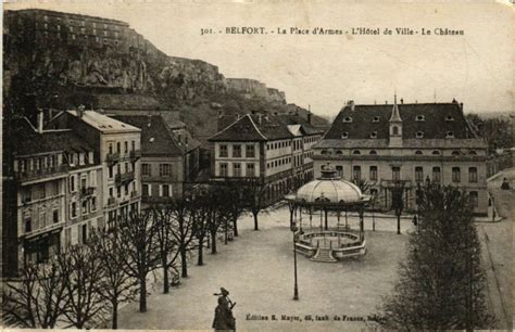 Belfort La Place d Armes L Hotel de Ville Le Chateau à Belfort