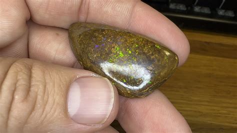 Very special opal with all the colors - or no colors at all! Any ideas ...