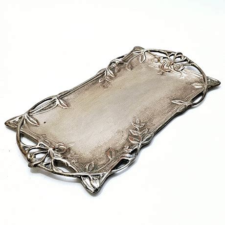 Meneses Art Nouveau Metallbricka Med V Xtmotiv Silver Metall