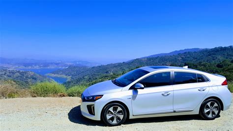 Hyundai Opens +100 Employee EV Charging Stations - CleanTechnica