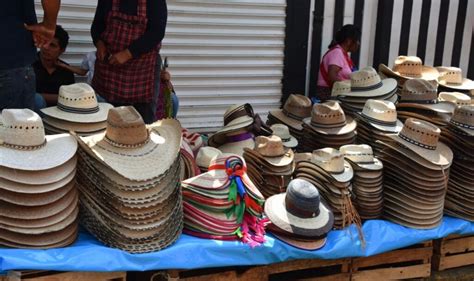 Artesanos Coyoacanenses Participan En La Feria Del Barro De Iztapalapa