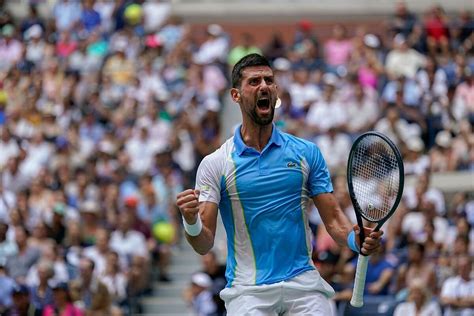 Tenis Djokovic supera a Federer y se convierte en el tenista con más