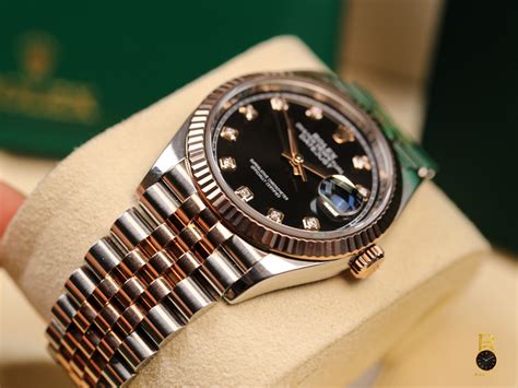 Đồng Hồ Rolex Datejust 36 126231 Mặt Số Đen Nạm Kim Cương Like New