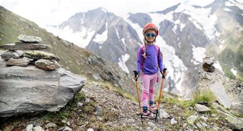 5-летняя девочка из Ровно поднялась на одну из самых высоких гор ...