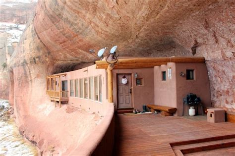 Video Découvrez Cette Incroyable Maison Incrustée Dans Une Falaise