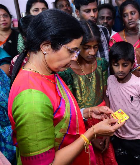 తిరుపతి జిల్లా శ్రీకాళహస్తి నియోజవర్గంలో నారా భువనేశ్వరి పరామర్శ ఫొటోలు