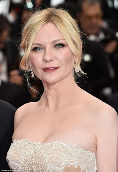 Kirsten Dunst Smokes Drugs In Lingerie In Movie Woodshock Daily Mail Online