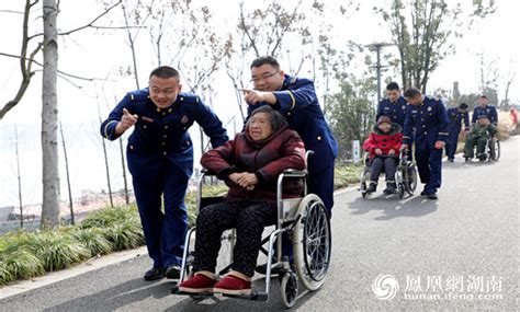 践行“五个一” 学习雷锋精神暖人心湖南频道凤凰网