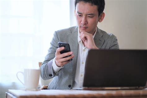 デジタルデバイドとは？企業が受ける影響や世代別の対策例を紹介