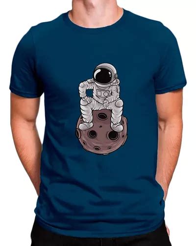 Camiseta Masculina Astronauta Sentado Na Pedra Camisa Parcelamento