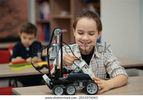 Kids Creating Robot: Over 1,578 Royalty-Free Licensable Stock Photos ...