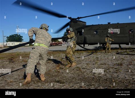 Us Soldiers From The South Carolina Army National Guard Assist In