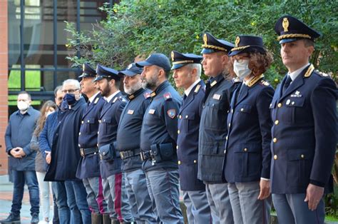 Foto Della Cerimonia Della Deposizione Di Una Corona Di Alloro Per