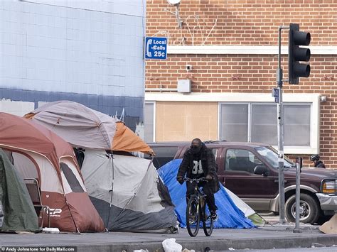 La Homeless Sites Are Overwhelmed By Coronavirus Daily Mail Online