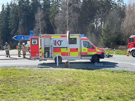 Autobahnausfahrt Münchberg Motorradfahrer Stirbt Bei Schwerem Unfall Oberfranken Frankenpost