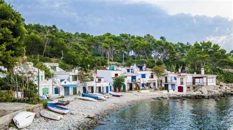 Esta es la playa más bonita de la Costa Brava calas pequeñas casitas