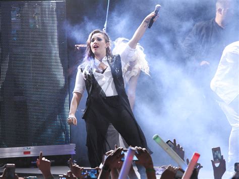 Demi Lovato Upsets Russian Fans For Putin Gay Kiss The Independent