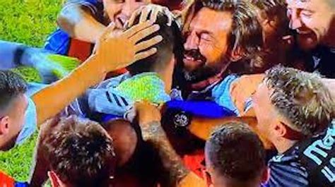 In Quell Abbraccio Con Andrea Pirlo C Tutta La Nuova Sampdoria