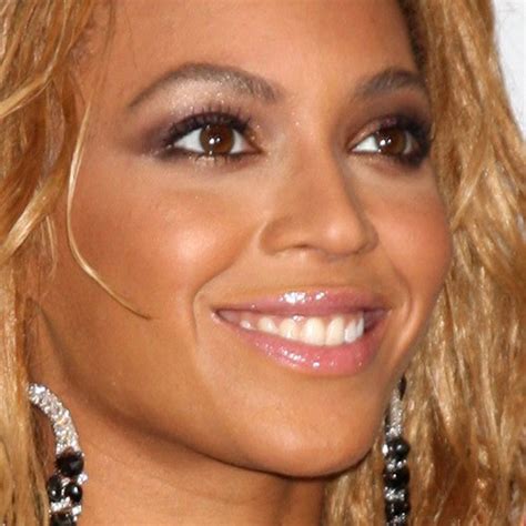 Beyoncé's Makeup Photos & Products | Steal Her Style