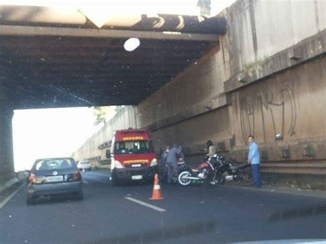 G1 Acidentes deixam trânsito lento na BR 365 dentro de Uberlândia