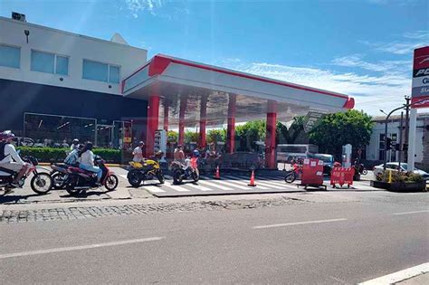 Siguen Las Largas Colas Para Conseguir Combustible En Tandil