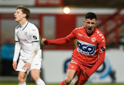 Belgique Jupiler Pro League Kv Kortrijk Abdelkahar Kadri La Passe