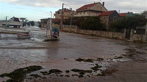 Posljedice olujnog nevremena U Šibeniku su jugo i plima poplavili