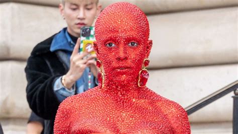 Doja Cat Covered In 30 000 Crystals At Paris Fashion Week See The