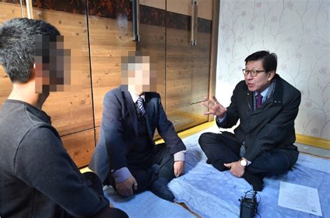 박형준 부산시장 주거 취약가구 찾아 한파 취약계층 대응책 현장 점검