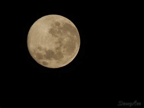 Que haverá a lua que sempre que a gente a olha é o súbito