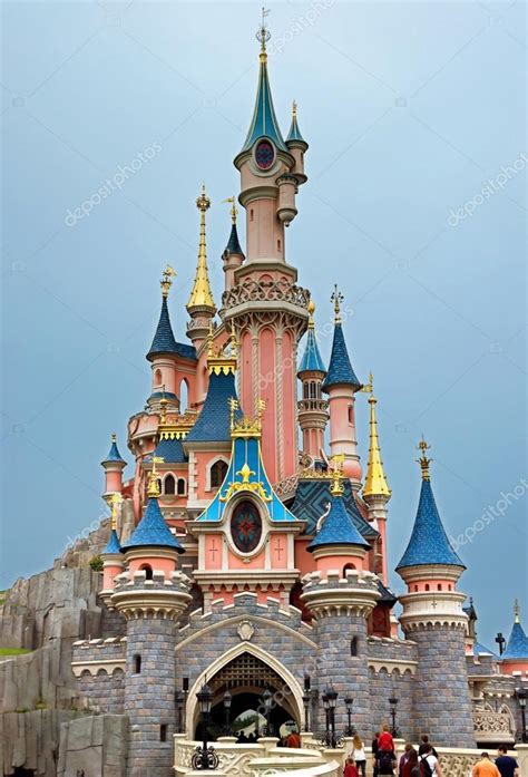 Disneyland Sleeping Beauty Castle Stock Editorial Photo © Venakr