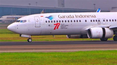 Pesawat Garuda Indonesia Boeing Spesial Sticker Tahun