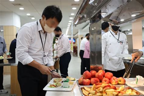 “매일 퇴근 1시간 전 저녁 먹다 들켜서 과장이랑 싸웠는데정말 이해가 안 됩니다” 위키트리